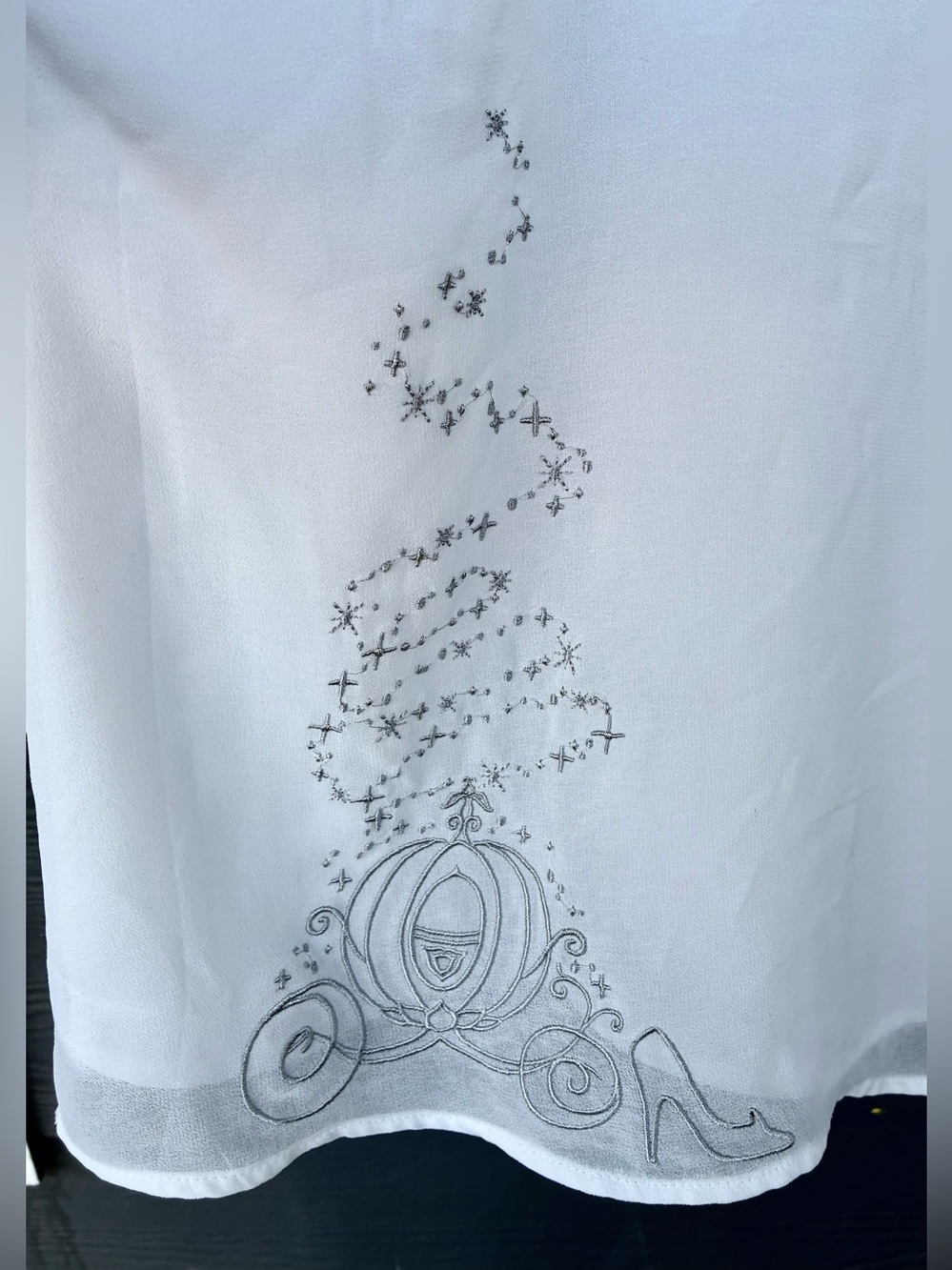 Disney x Torrid Cinderella Carriage Blouse 2X - Picture 3 of 4